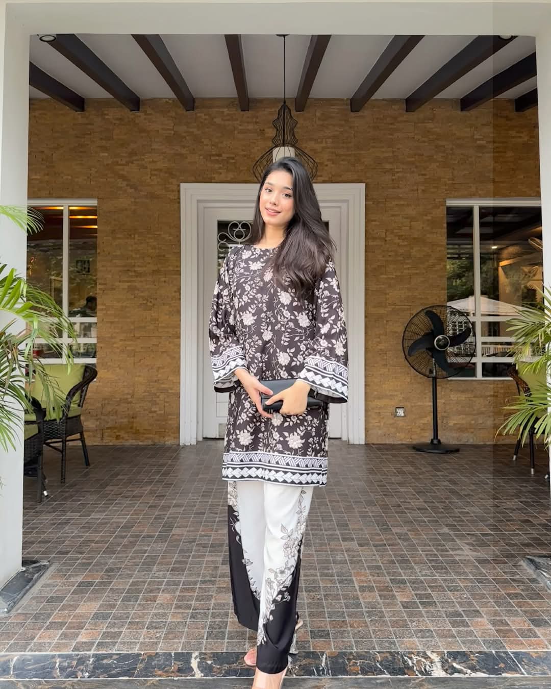 BLACK MOON WARM BLAND SHORT